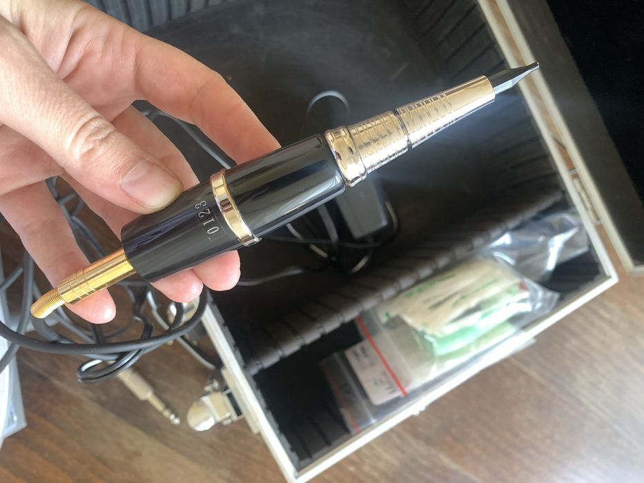 Куфар с машина за перманентен грим