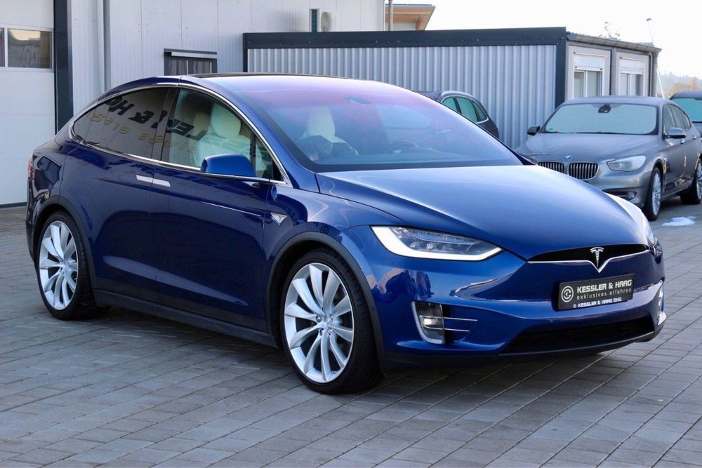 Tesla Model X 90D