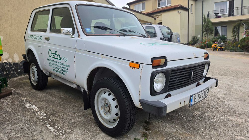 джип Lada Niva 2004