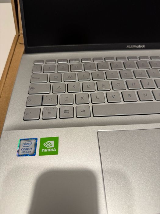 Laptop i7 Asus Vivobook S15 (S531F) (impecabil)