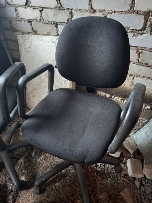 Кресло офисное чёрное