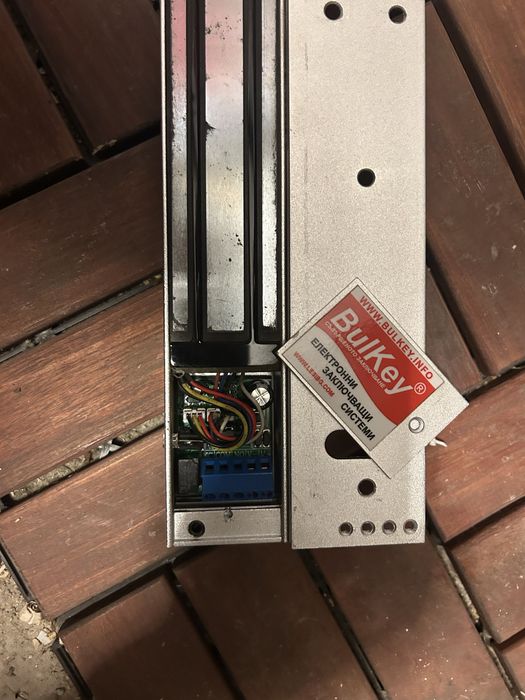 Електромагнит за врата 300кг