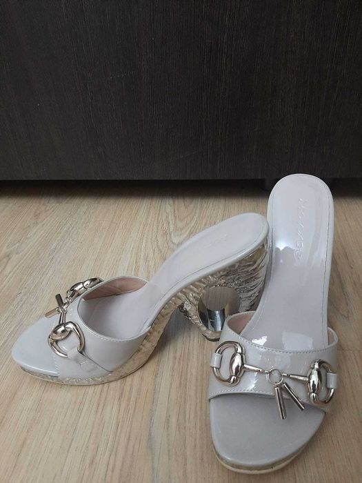 Продам женские шлепанцы