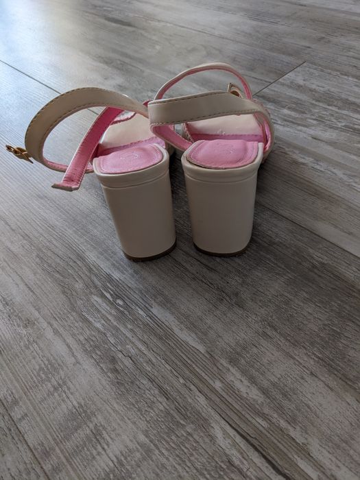 Дамски сандали нови