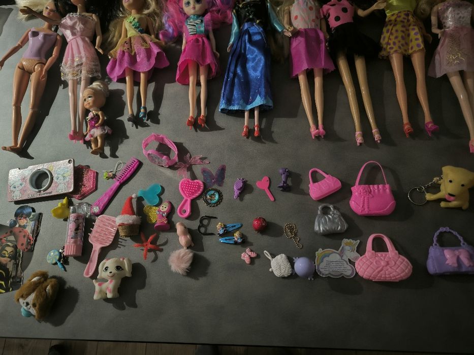 9 бр кукли Барби + 1 бр мини кукла + аксесоари
