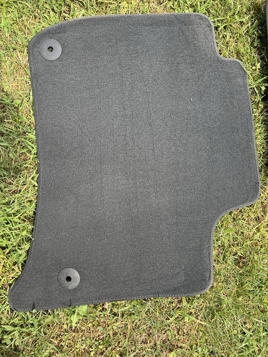 Оригинални мокетени стелки за Porsche Cayenne 2010-2018