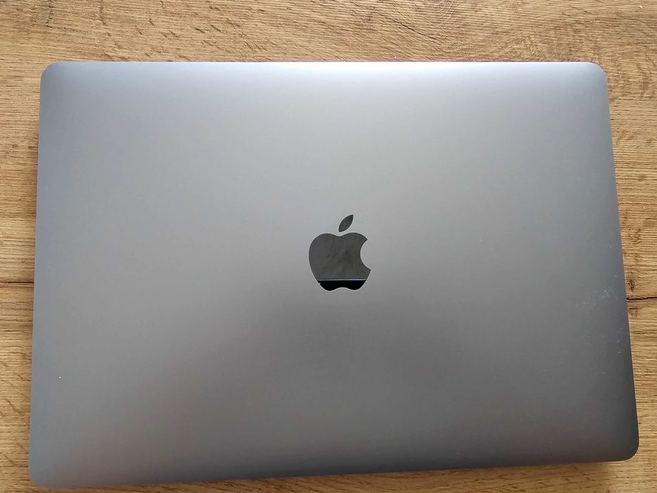 Apple MacBook Air M1 13 inch (2020) – 8GB RAM | 256GB SSD | 88% батерия | +зарядно | Space Gray