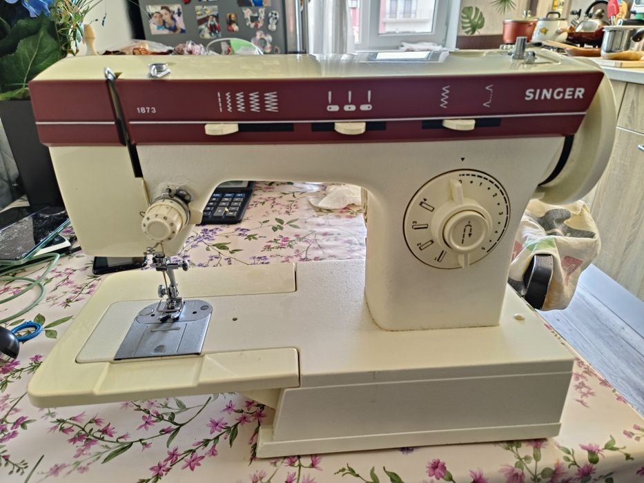 Mașina de cusut Elna Privileg și Sincer
