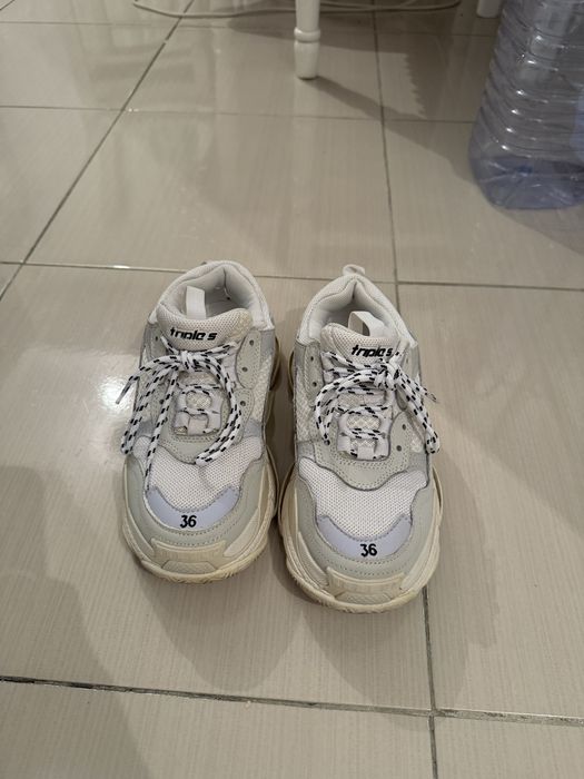 Кроссовки баленсиага.