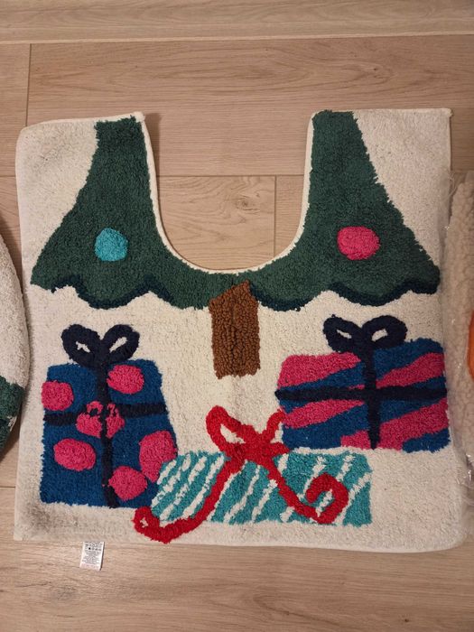 Килимче за баня и калъф закапак на тоалетна NEXT