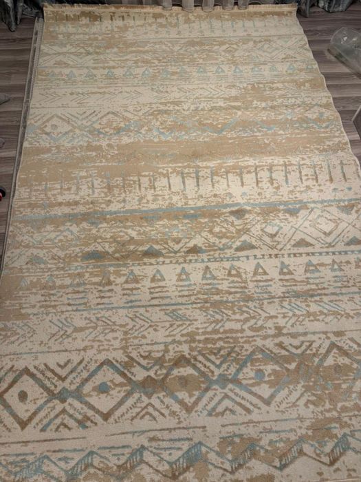 Продам ковер 2*3 рамер