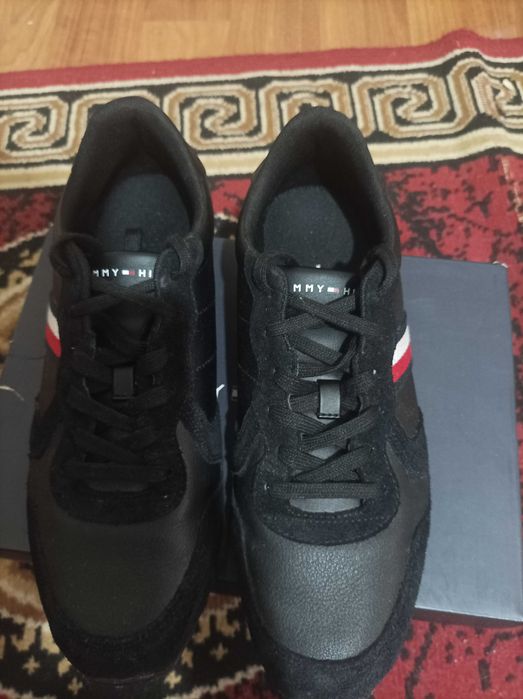 Vând adidas Tommy Hilfiger