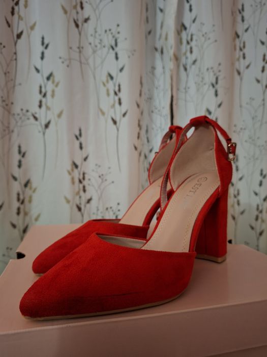 Pantofi Roșii Eleganți