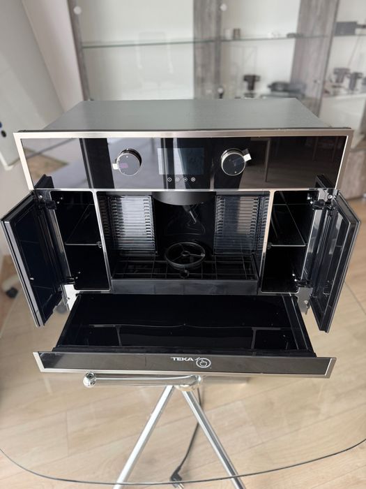 Espressor Incorporabil TEKA Nou – Multi-Capsule & Cafea Măcinată (Toate accesoriile incluse)