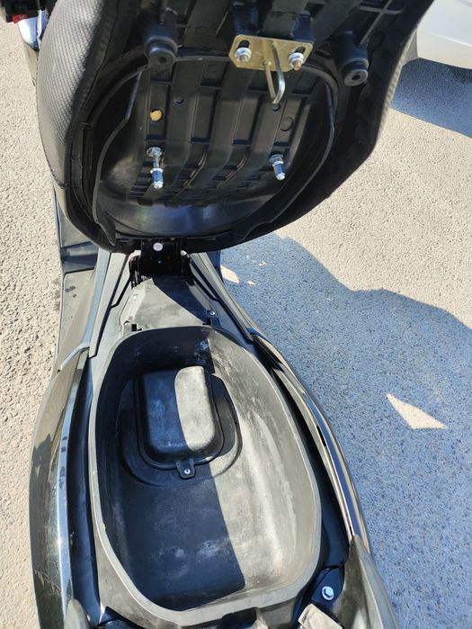 Skuter T-Max Ultra 175 cc