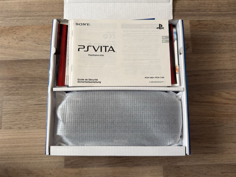 Playstation Vita OLED PCH-1004 Пълен Комплект