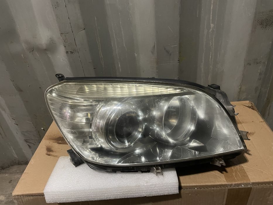 toyota rav4  фара