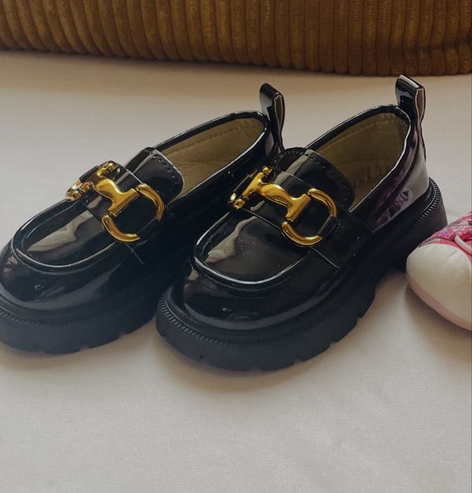 Детски лачени обувки