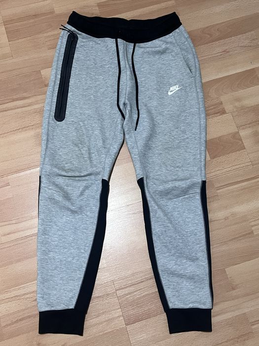 Pantaloni Nike Tech