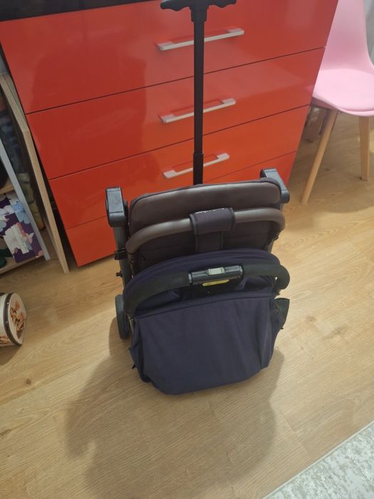 Vând cărucior tip troller transport avion, preț fix