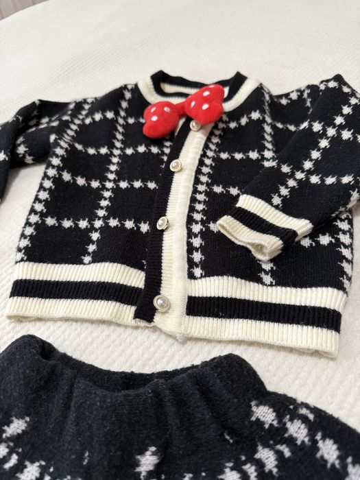 Продам шерстяной костюм на девочку 3 г