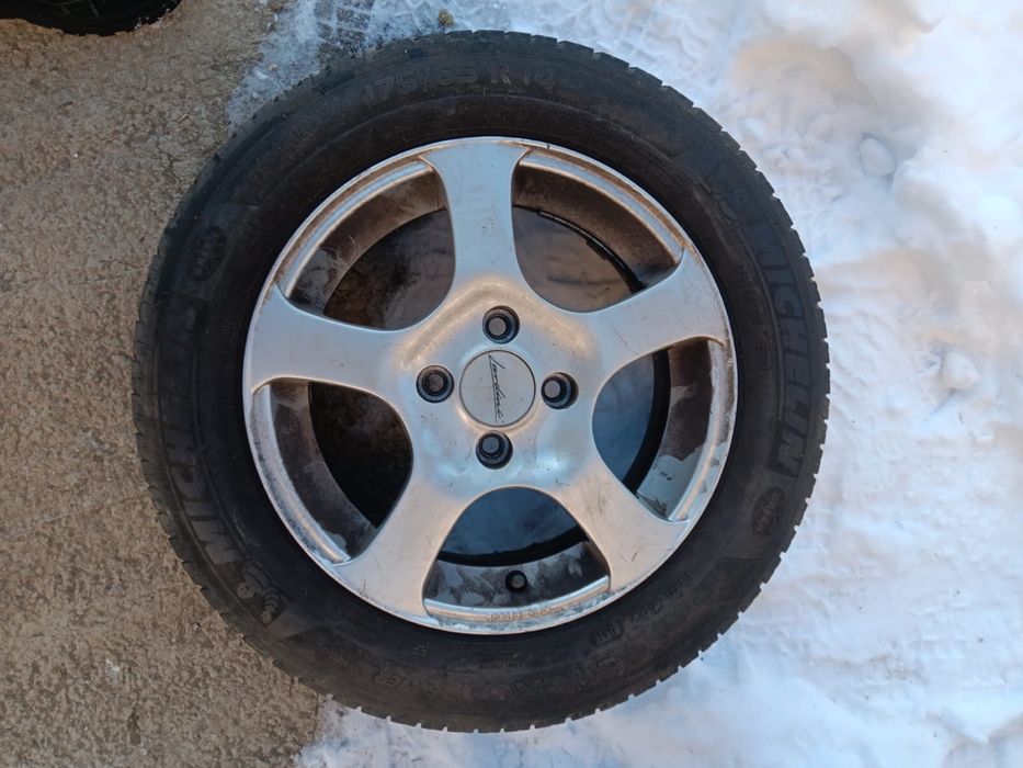 Vând 4 anvelope de iarnă Michelin 175/65 R 14