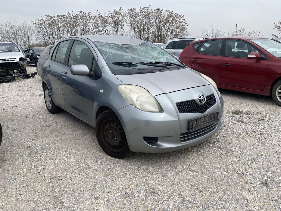 Тойота Ярис 1.0 на части