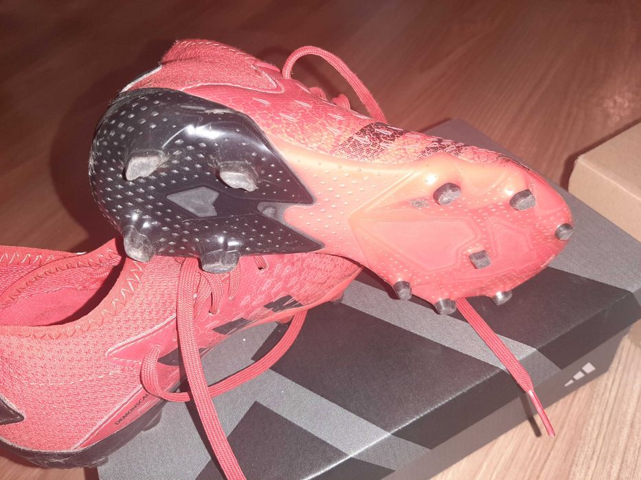 Продам футбольные бутсы