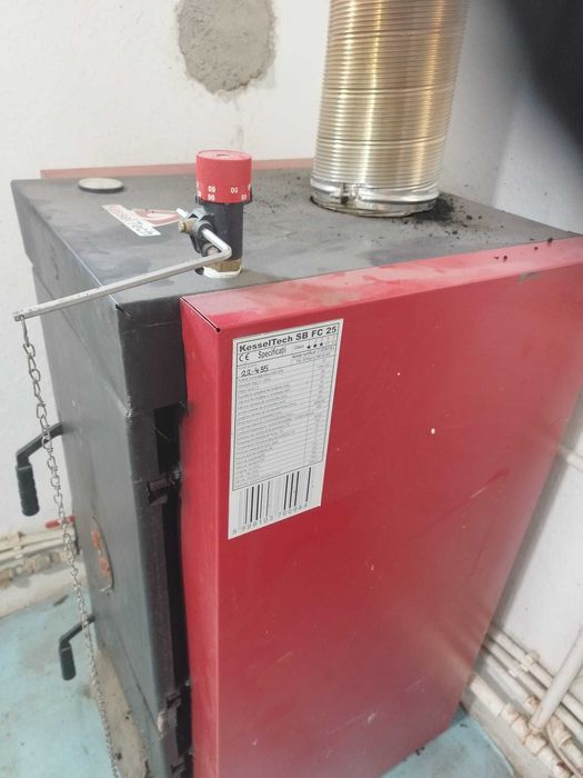 Vand centrala lemne 25 kw ,3 ierni a fost folosita in stare foarte bună  cu tot cu vas de expansiune si pompa 4000 lei