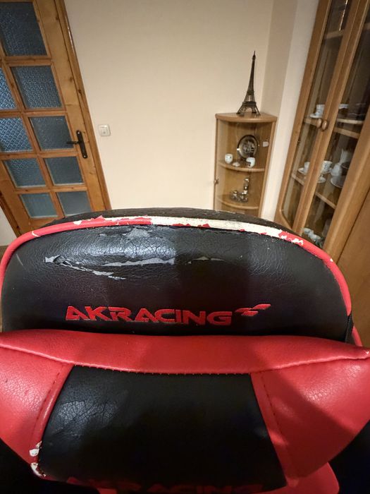 Продавам геймърски стол AKRACING – черно/червен