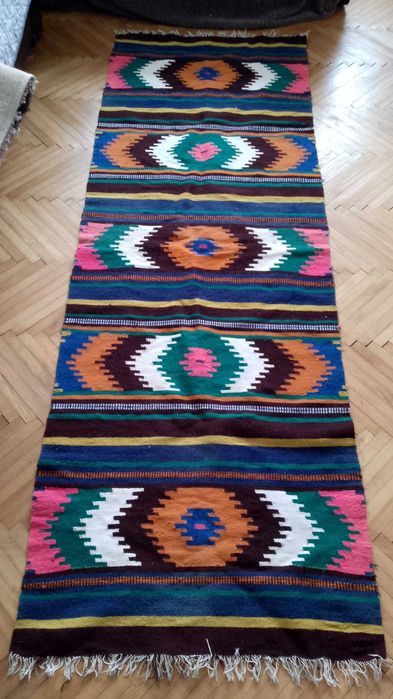 Vand 2 covoare traditionale autentice din lana, tesute manual la razboi, model oltenesc pret 1.500 lei