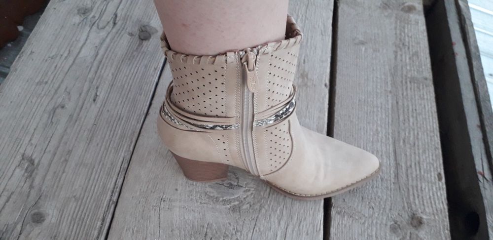 Botine marca  Dee Zee
