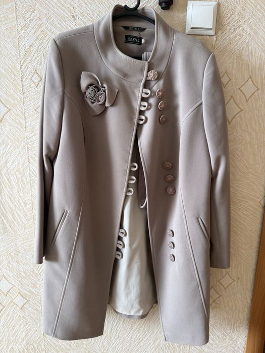 Пальто  весеннее.