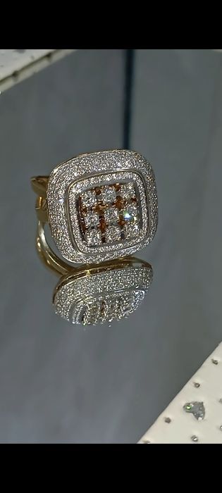 Золотое кольцо  с бриллиантами