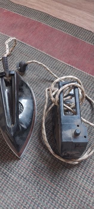 Продам 2старых утюгом обе рабочие