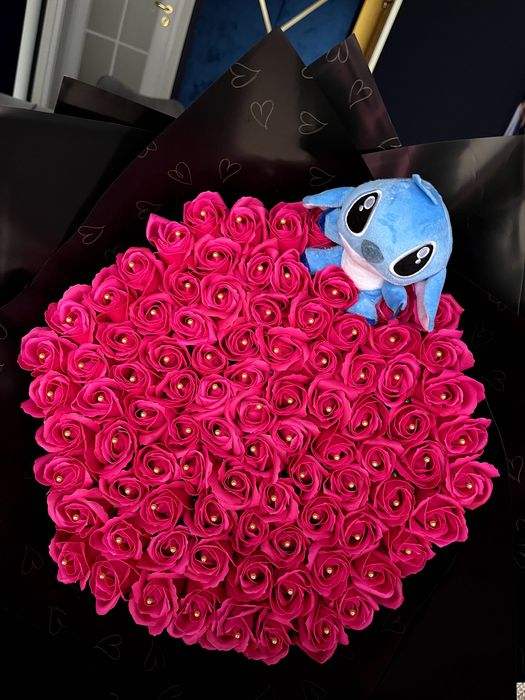 Buchet trandafiri sapun imperiali cu sclipici/ initiala stitch ursulet