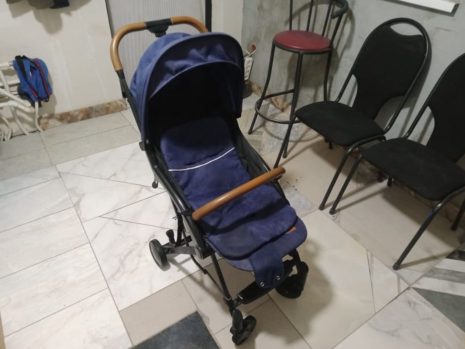 Продам прогулочную коляску