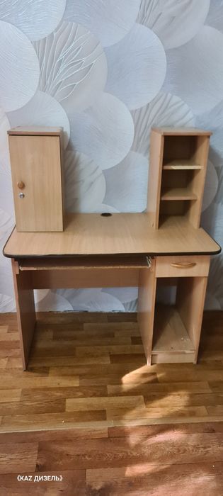 Стол компьютерный