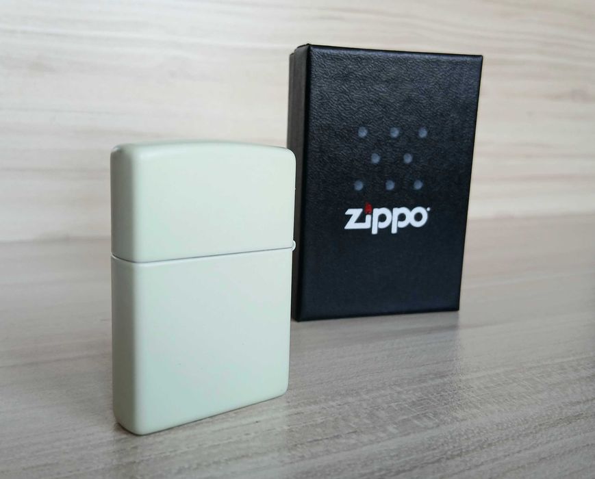 Нова запалка Zippo Cannabis Leaf+ подарък гориво