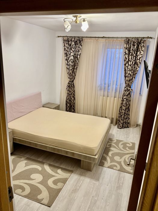 DE INCHIRIAT- APARTAMENT 3 camere DECOMANDAT + loc parcare privat / CENTRU
