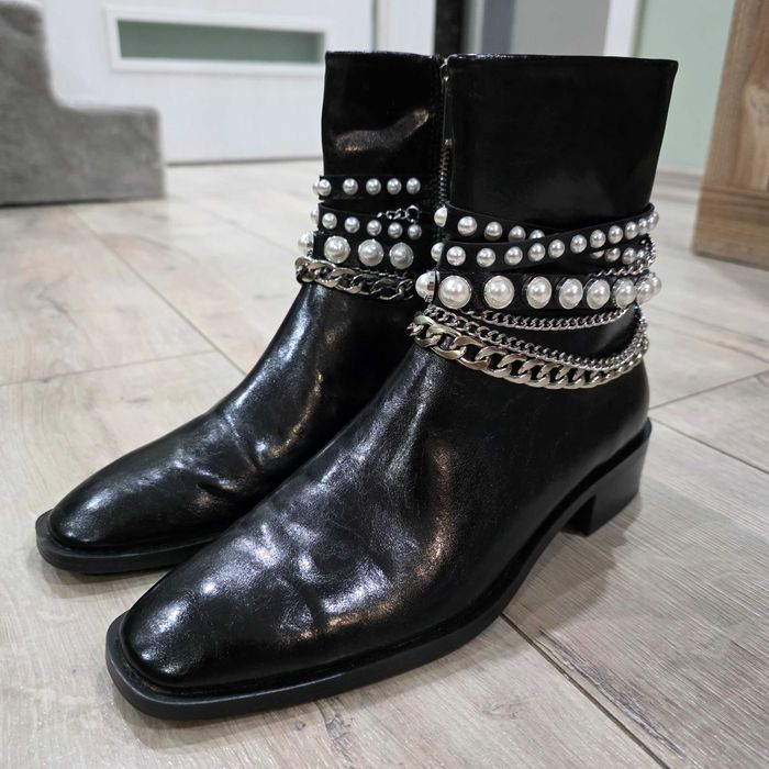 Черни лачени боти Zara
