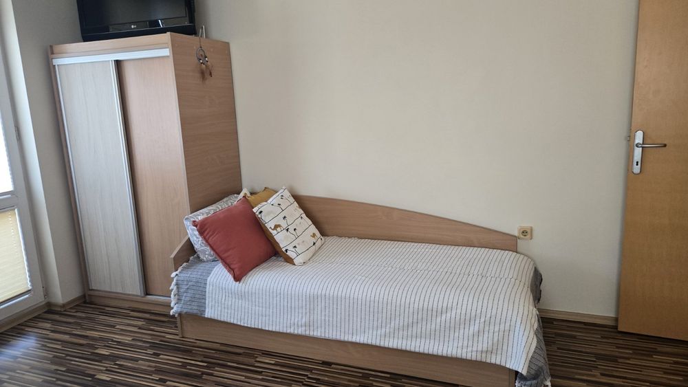 Продавам комплект мебели за детска стая добро състояние