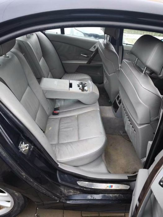 Dezmembrez BMW 530d E60 3.0D 231cp,automat,M PACK,Interior Confort,Plafon negru M,jante 17