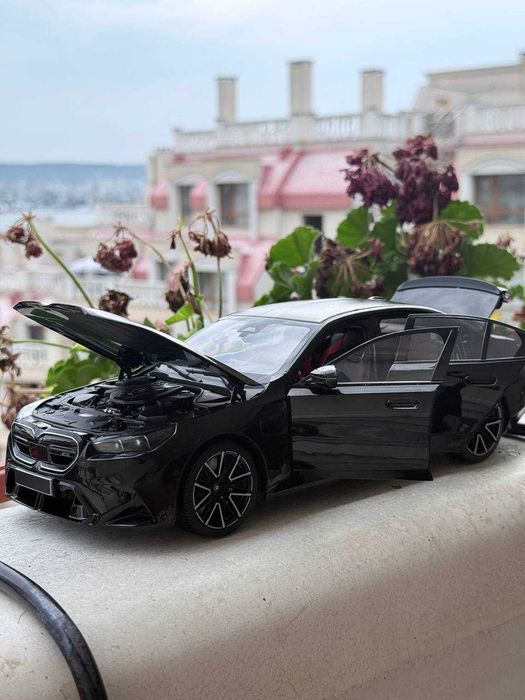 Колекционерски модел BMW M5 G90 Minichamps 1/18