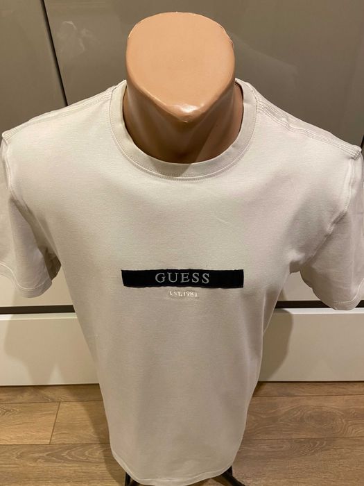 GUESS оригинална тениска, светло сива, размер: L, нова