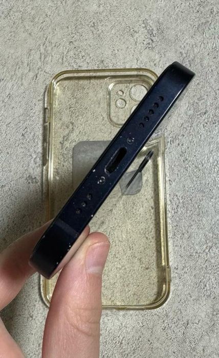 Vând/Schimb iPhone 12 Negru.