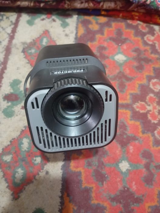 HY320 Mini Projector