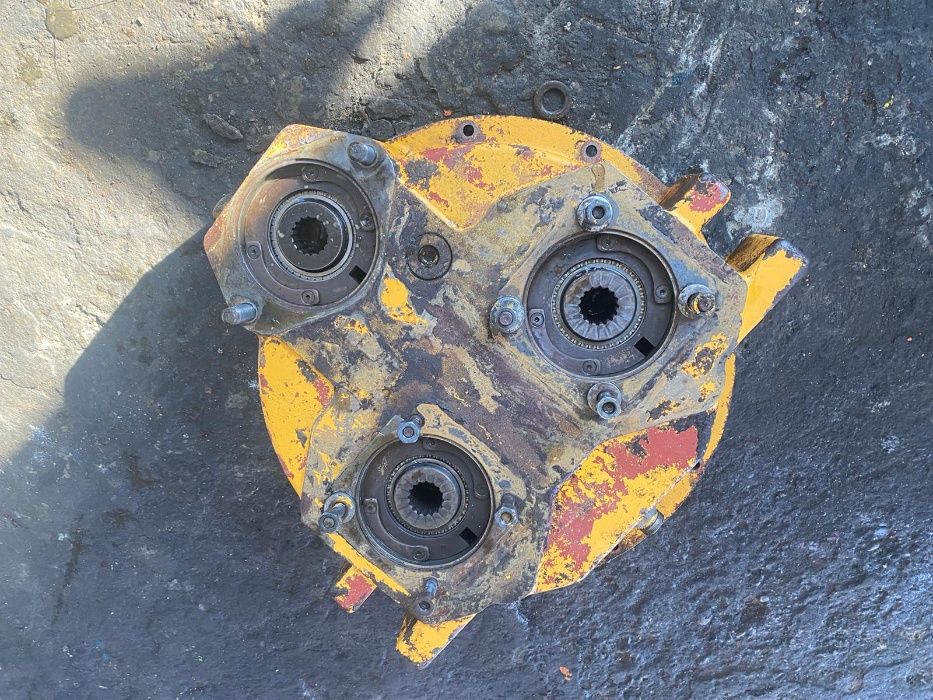 Reductor pompe pentru buldozer Liebherr