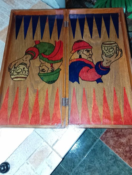 Шах-табла 48/48 с фигури и пулове,,хан Крум"