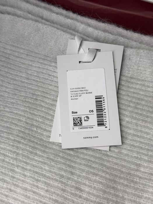 Tommy Hilfiger Flag Fluffy set caciula si fular alb alb murdar nou